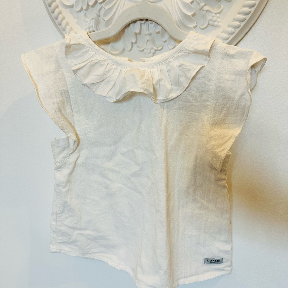 Donjse Amsterdam white flutter cap sleeve flutter neck blouse size 5